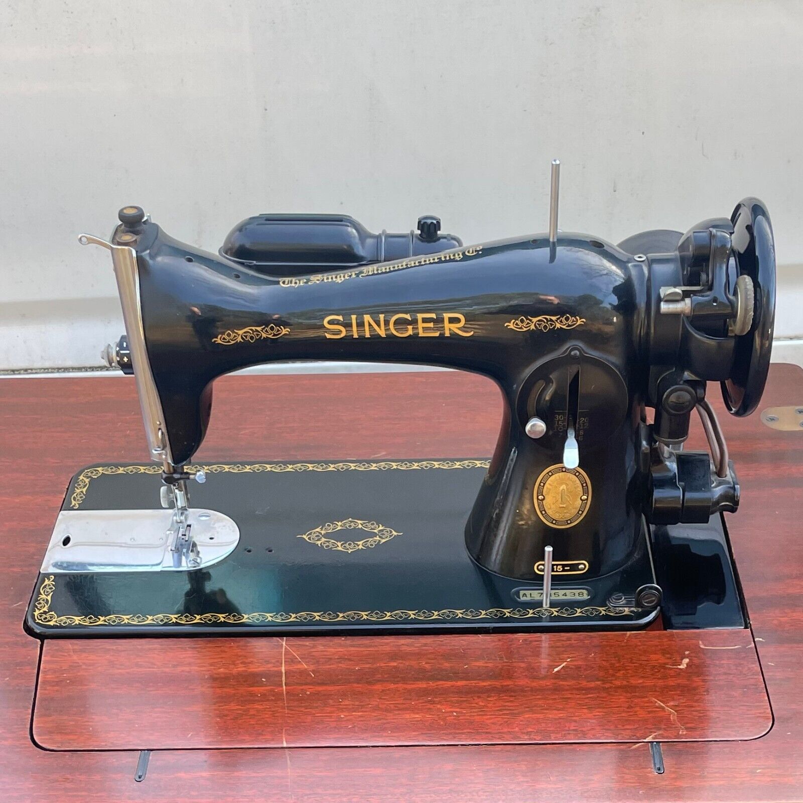 Singer 1954 Model 15 Sewing Machine with Table Tested Works Great