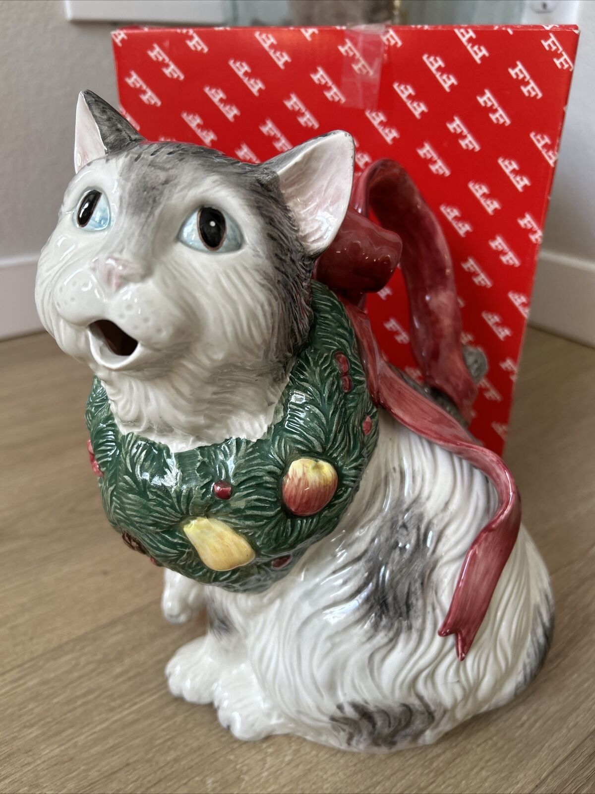 Fitz and Floyd Cat Christmas Pitcher Wreath w/ Ribbon Handle 1992 Holiday W/Box