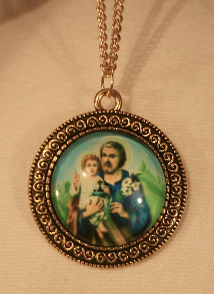Lovely Swirled Round Goldtone St. Joseph Glass Cameo Medal Pendant Necklace