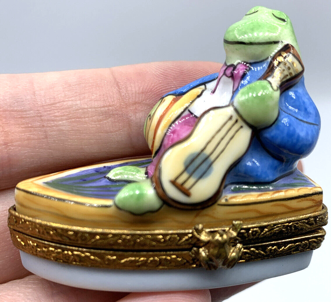 Limoges Disney Frog Guitar Boat Trinket Box Peint Main Froggy Went A Courtin
