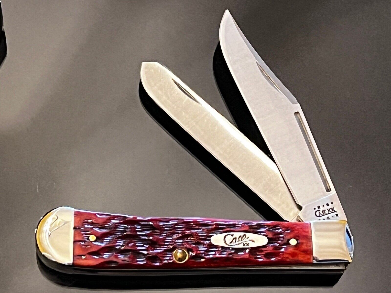 CASE XX 2000 RARE DOUBLE LONG/REGULAR PULL TRAPPER DARK RED BONE KNIFE NEW.MINT