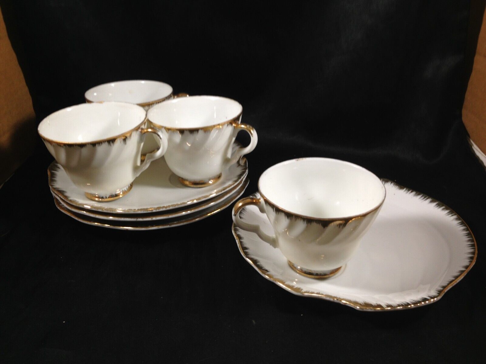 Set of 4 Vintage Regal Porcelain 55/1156 Swirl Teacups with Snack Plates