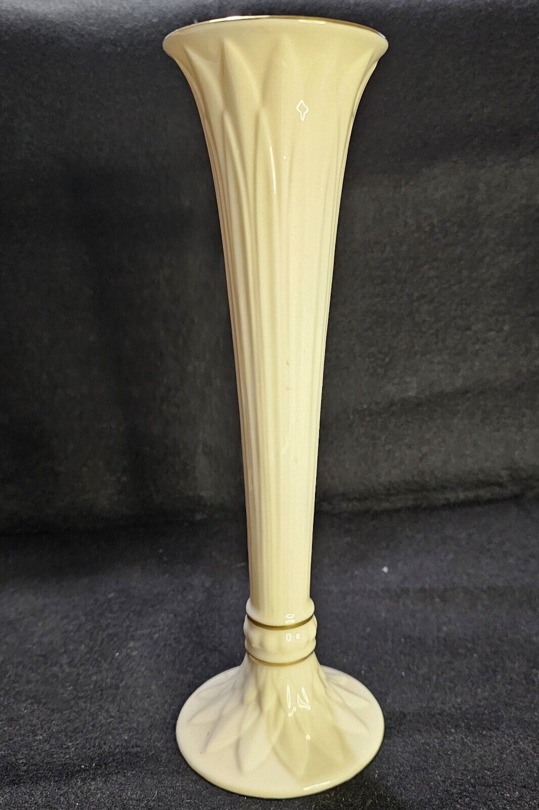 LENOX Tall Bud Vase Ivory Porcelain Hand Decorated with 24k Gold Trim 9\