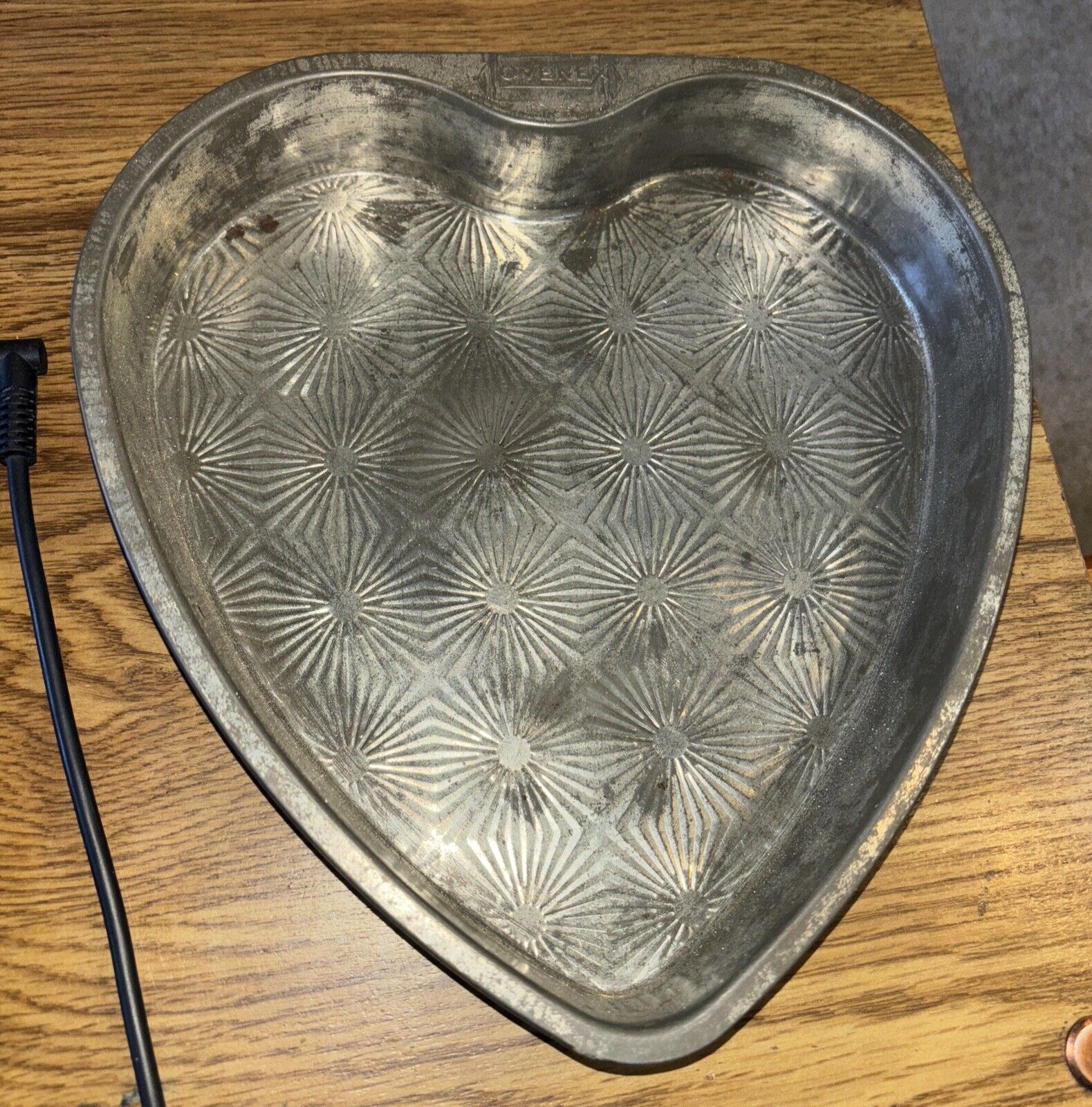 Ekco Ovenex Vintage Starburst Textured Heart Shape Baking Tin Cake Pan