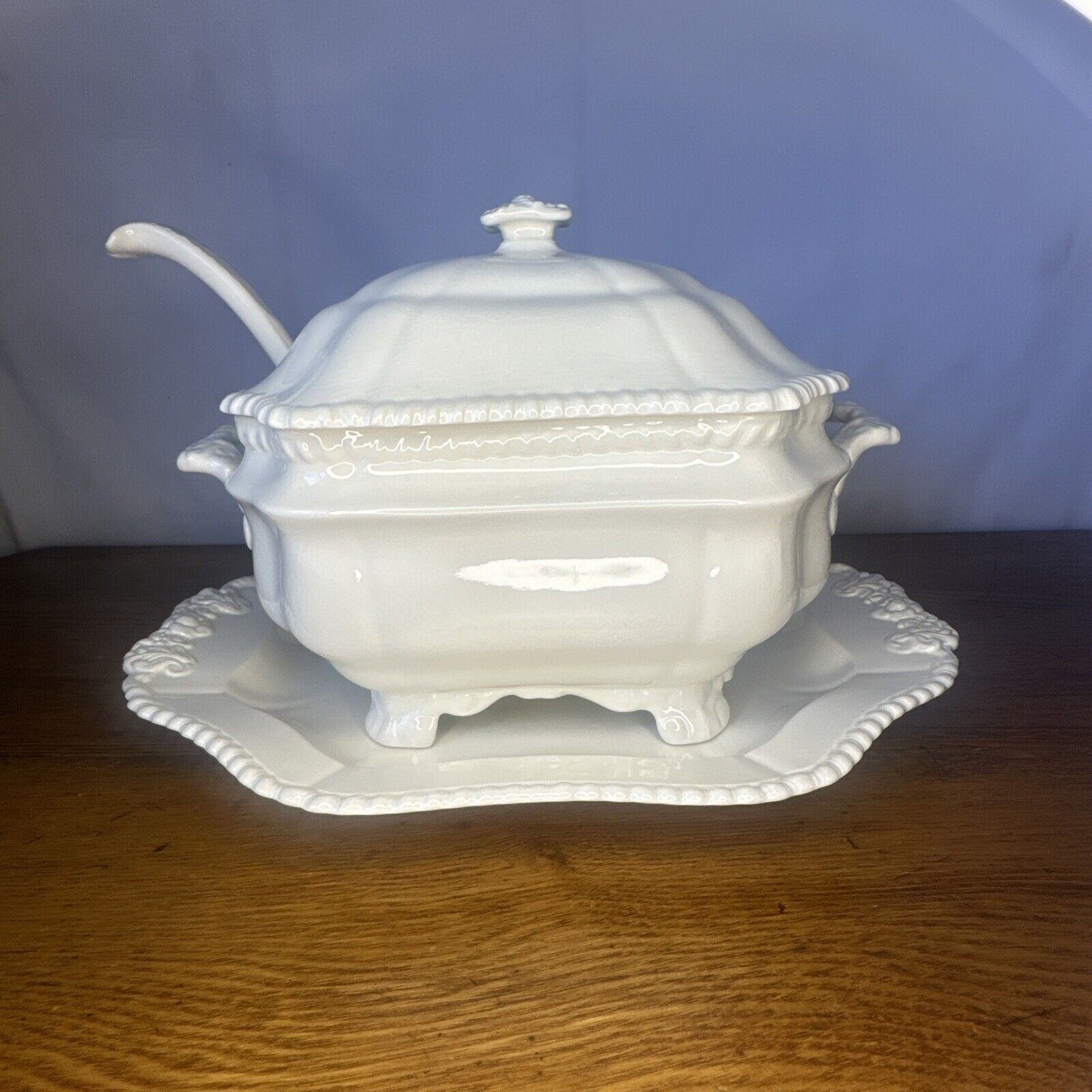 VINTAGE COPELAND SPODE CREAMWARE SOUP TUREEN WITH UNDERPLATE WITH LADLE 10” H