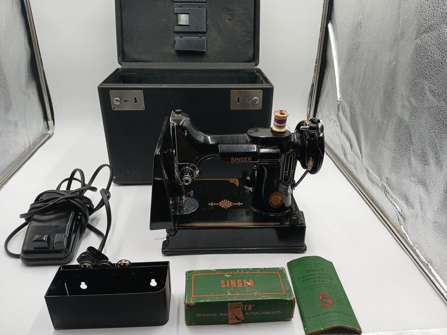VTG 1952 Singer Featherweight 221-1 Sewing Machine + Case & Accessories