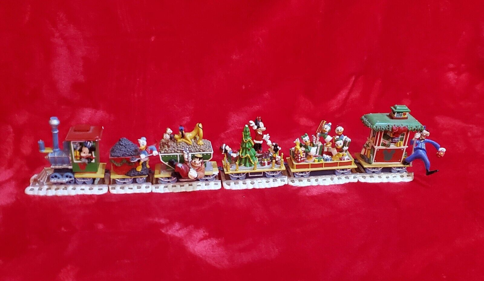 Danbury Mint Mickey's Christmas Holiday Train Set 6 Cars Hand Painted 1997