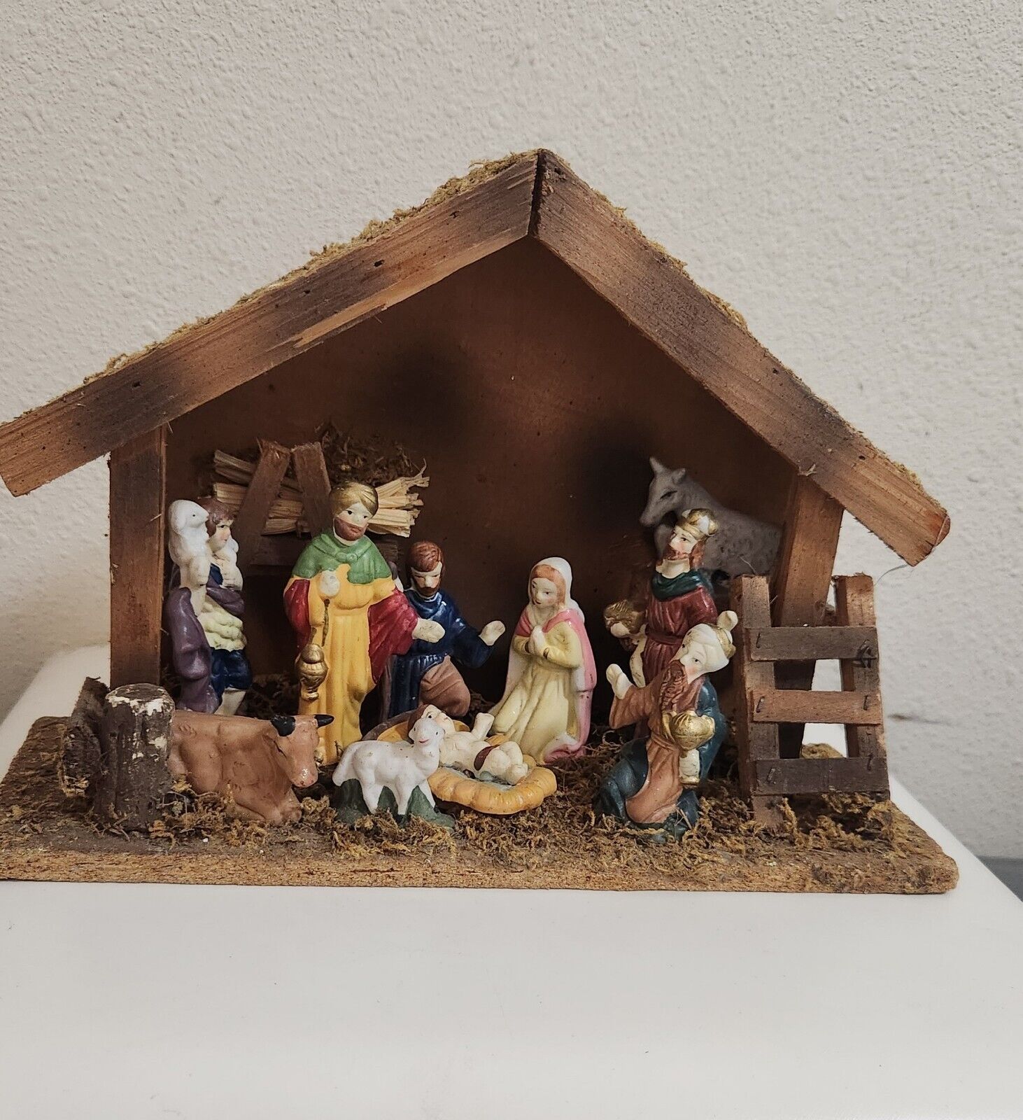 Vintage Christmas Nativity Set. 11 Pieces  11x7in Smoke Free Home