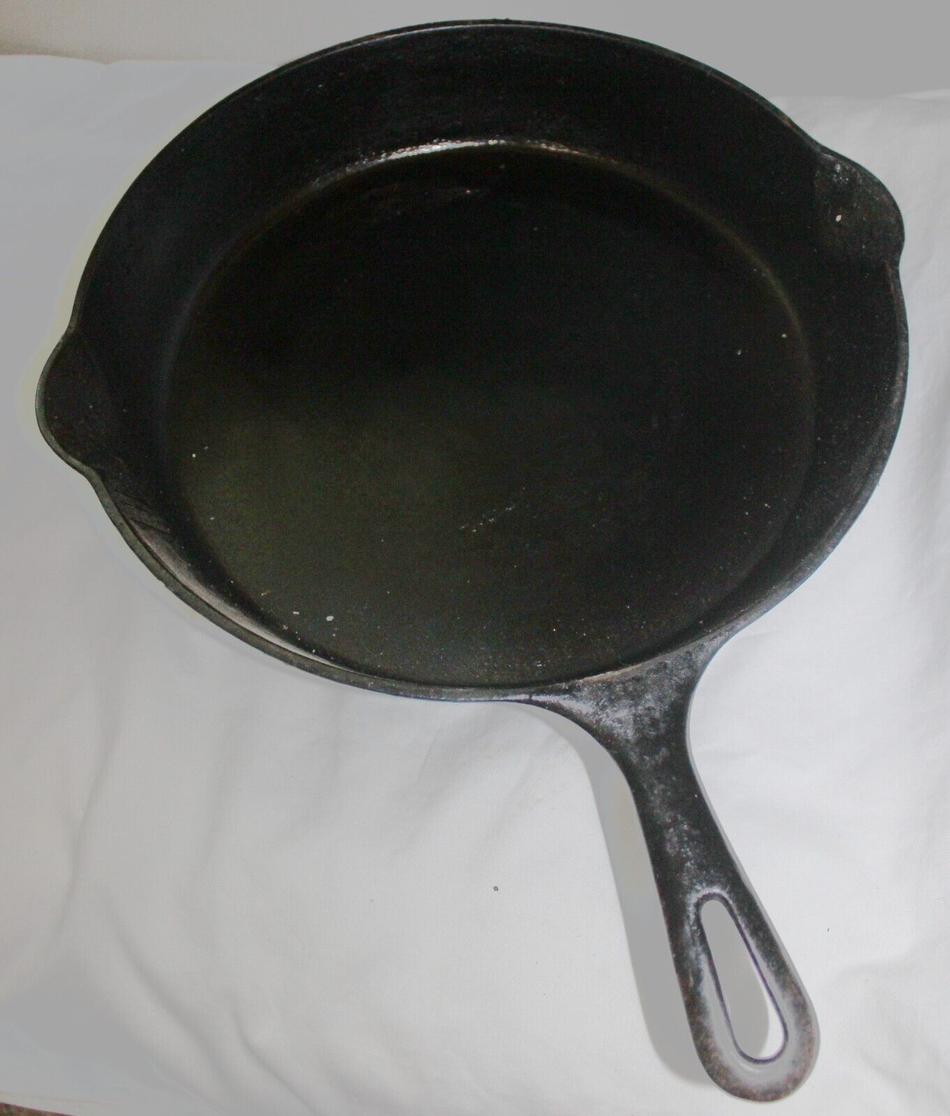 GRISWOLD CAST IRON SKILLET FRYING PAN NO 10 716E ERIE PA USA