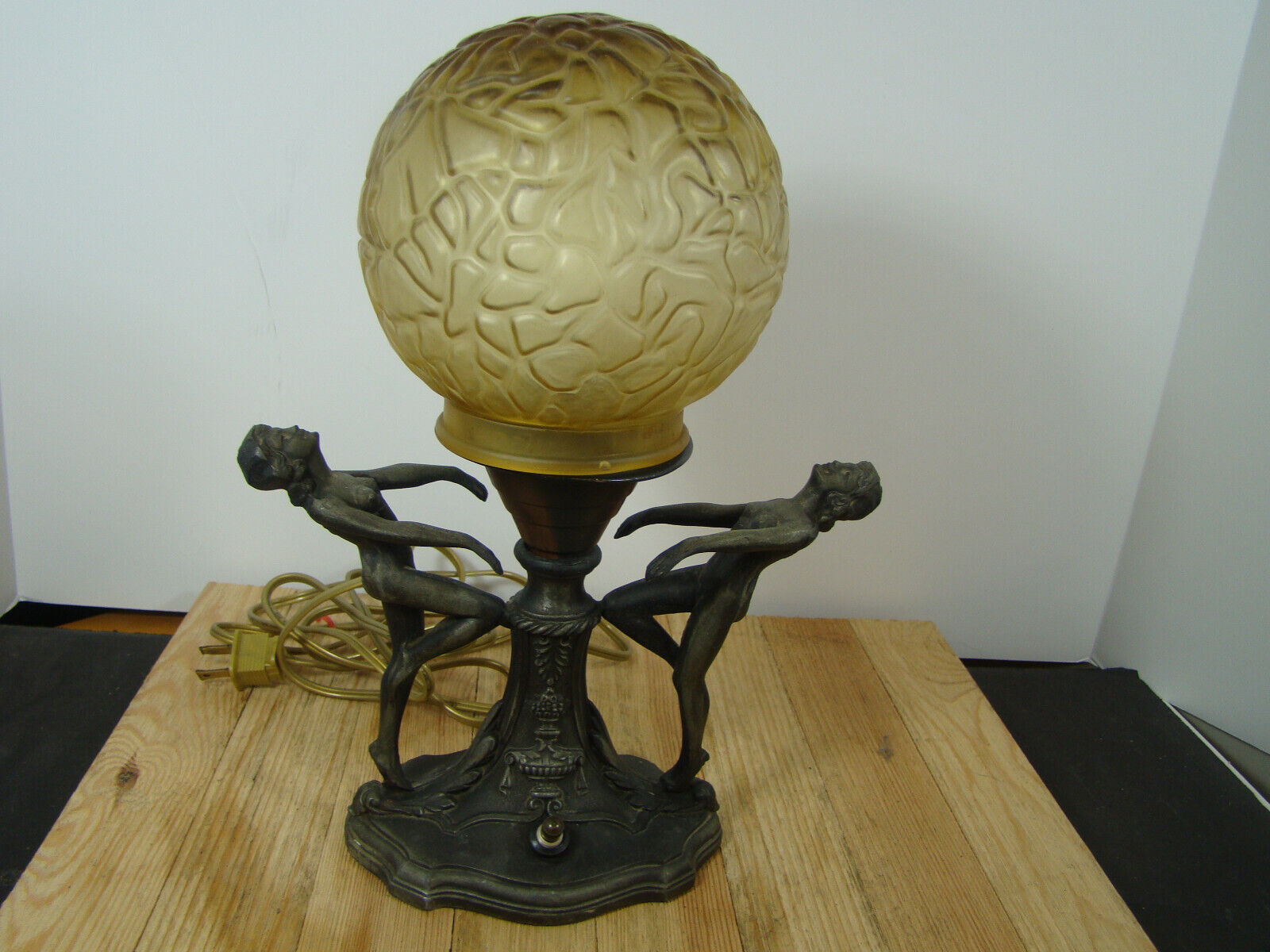 OLD VINTAGE 1930\'s Art Deco Figural NUDE Ladys Lamp Nuart Frankart Amber Globe