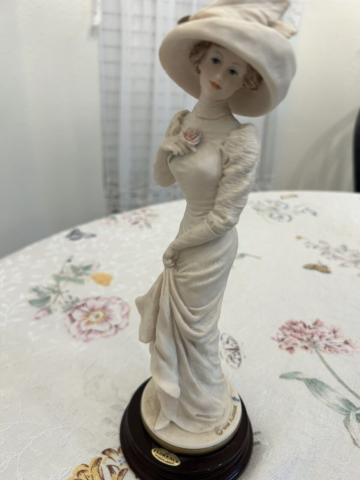 Giuseppe Armani Porcelain Figurine Lady Alice Capodimonte N Italy Florence 0718F