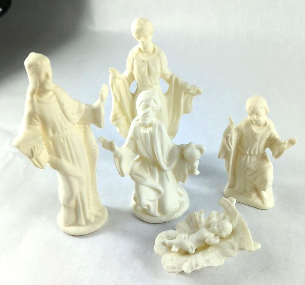 Vintage: Nativity Scene Cream Ceramic 5 Piece w/ Baby Jesus. Missing Mary