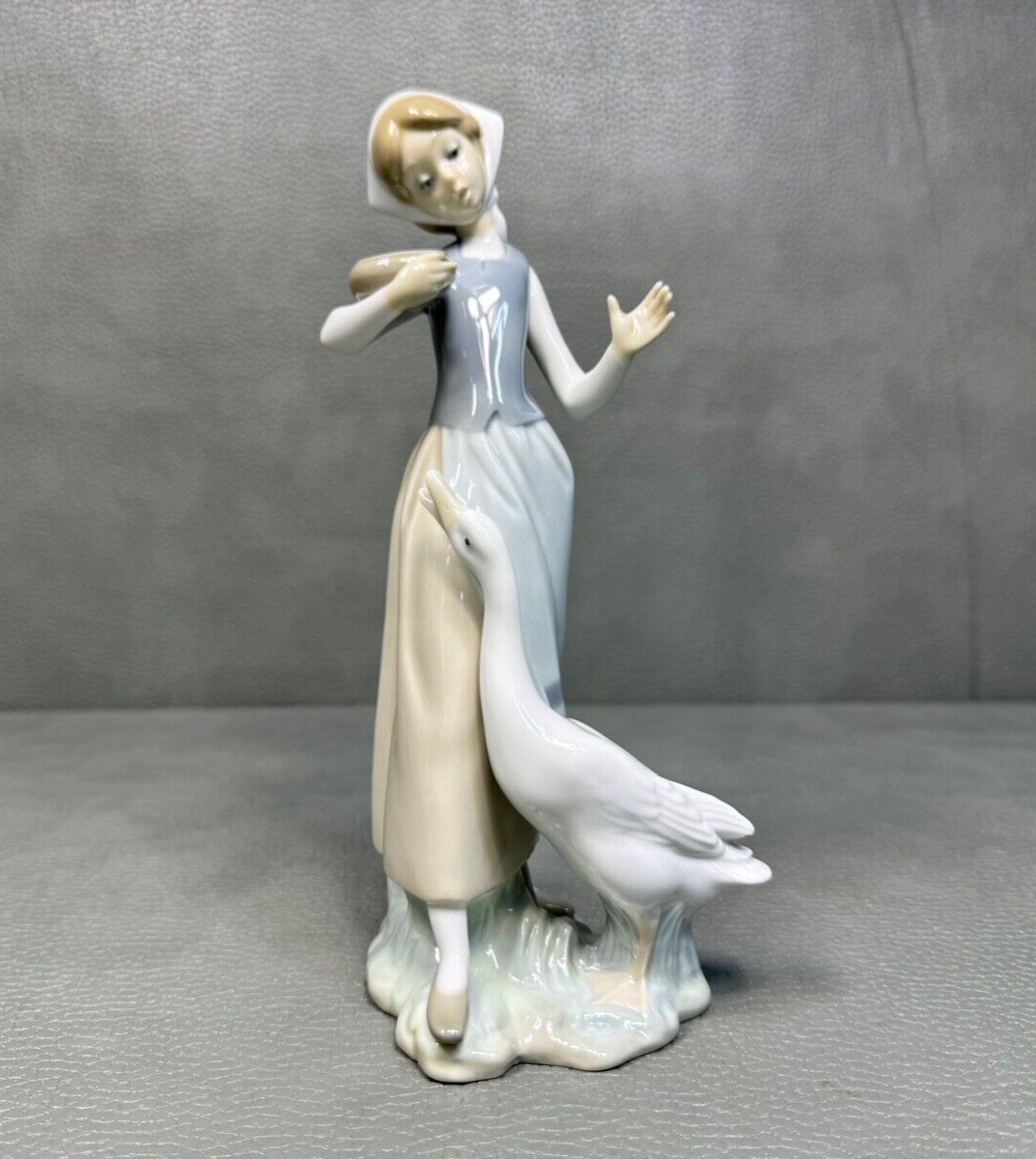 Lladro Girl Feeding Duck Goose Figurine #1052 Glossy 9 1/2\
