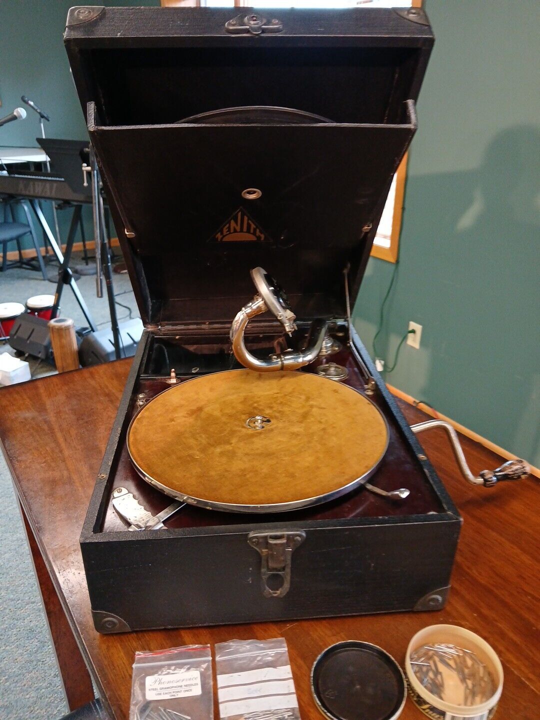 Antique Vintage Zenith 7401 Portable Phonograph Gramophone Working 