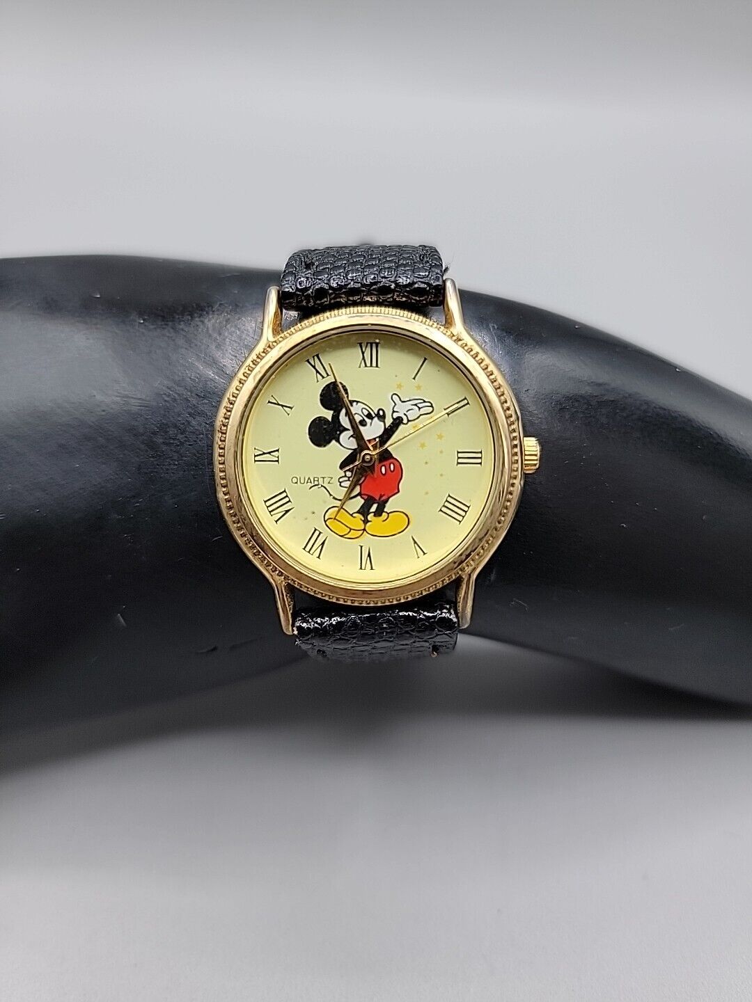 Vintage 1970s Disney Mickey Mouse Quartz Watch 7.5\