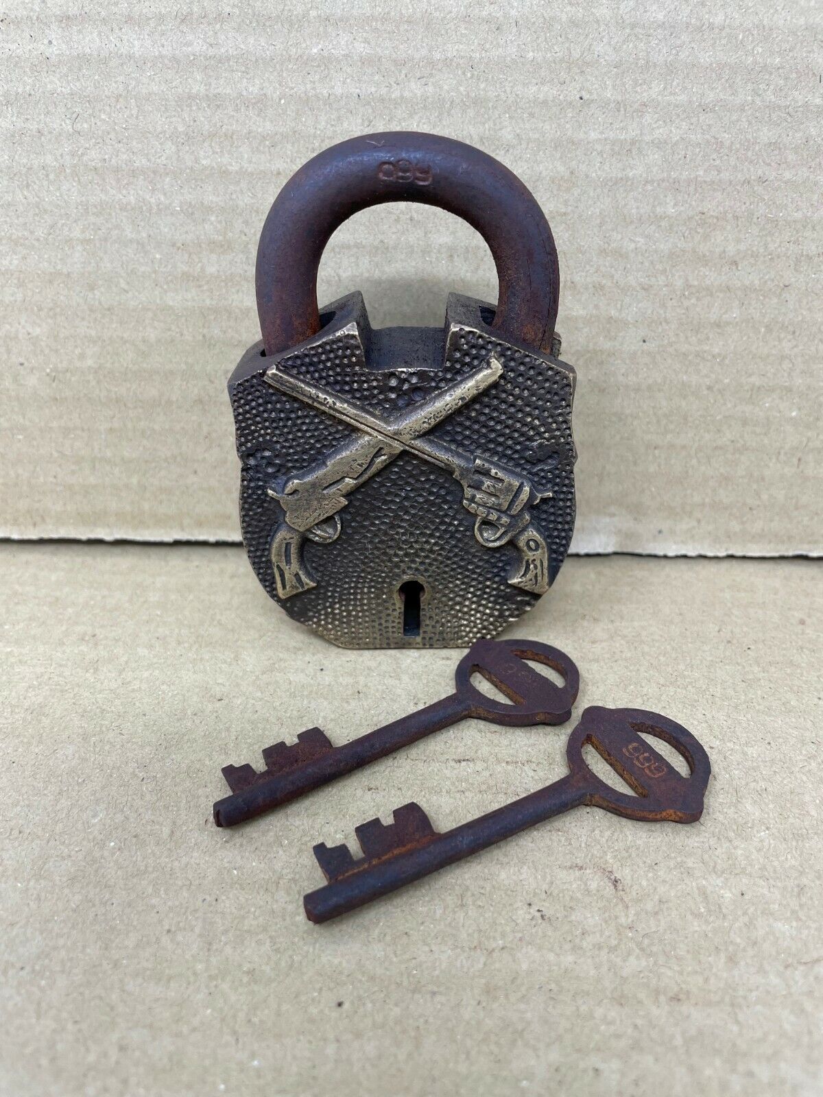 Padlock with 2 Gun Barrels Crossed  2 Keys Brass Lock, Antique Finish  Works