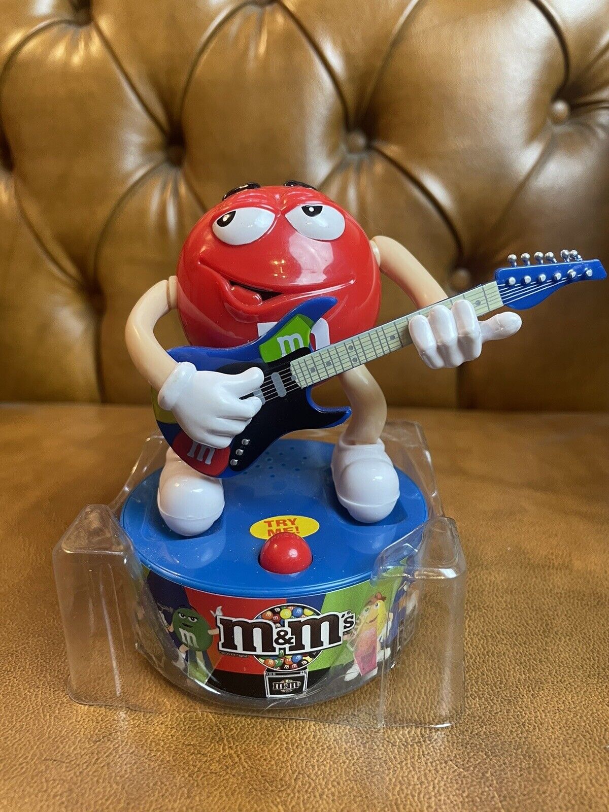 M&M\'S ROCK STARS RED SWEET CANDY GUITAR PLAYER MAKES SOUND MOVING BODY WORKS