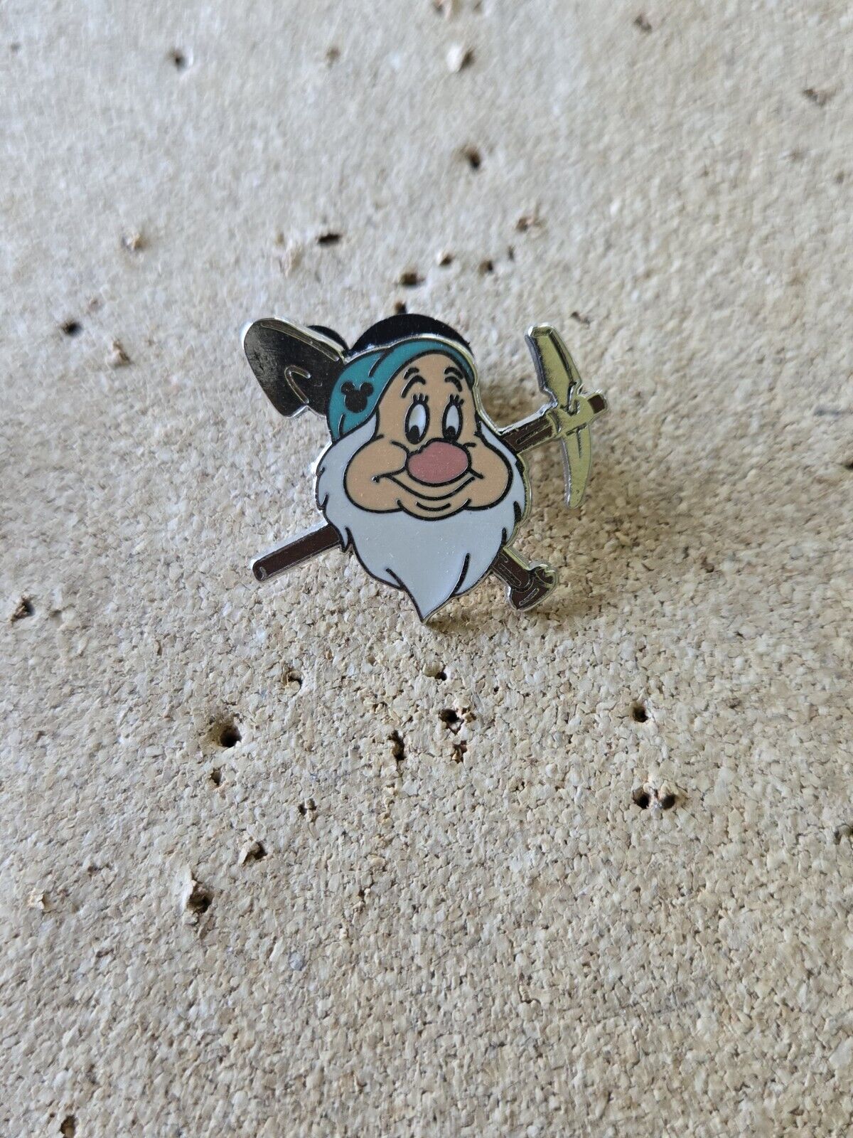 Disney Trading Pins 2014 Hidden Mickey Snow White & Seven Dwarfs Bashful Pin New