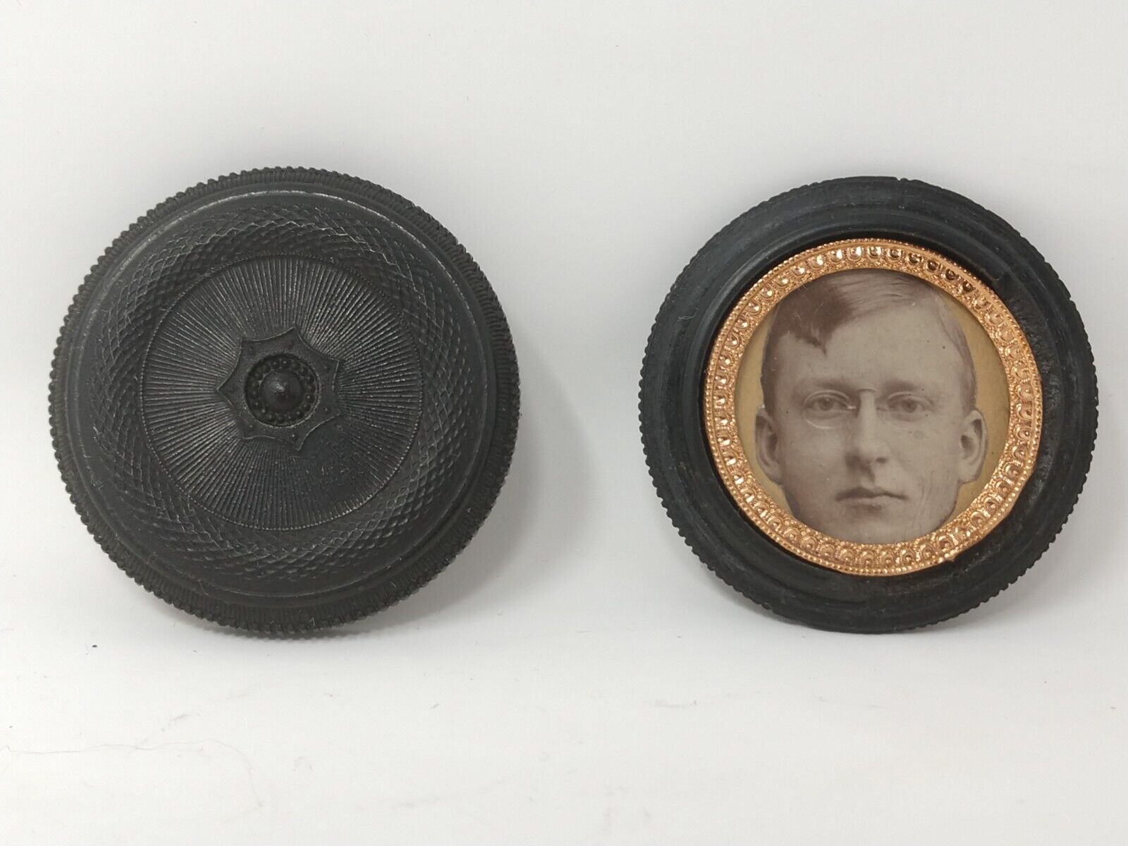 Mid-1800s OREO STYLE Thermoplastic UNION CASE with Photograph of Man ANTIQUE