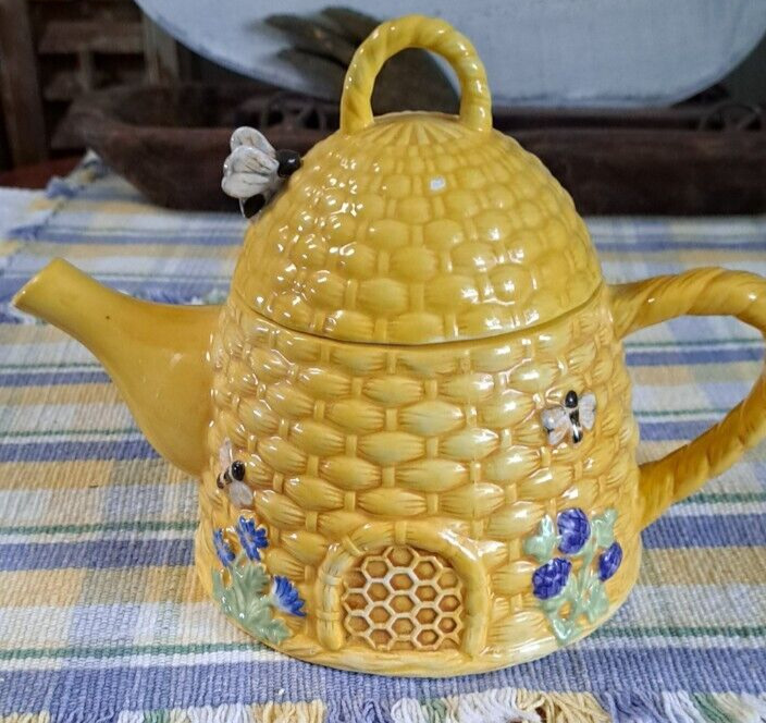 Kate Williams yellow bee teapot