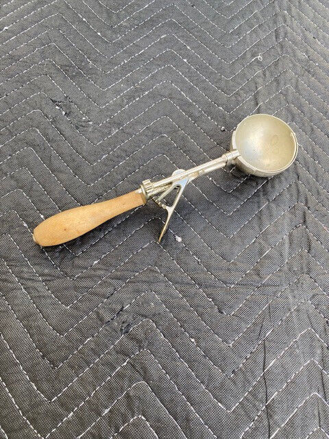 Antique Gilchrist’s No. 31 Ice Cream Scoop Wood Handle - Working - NICE