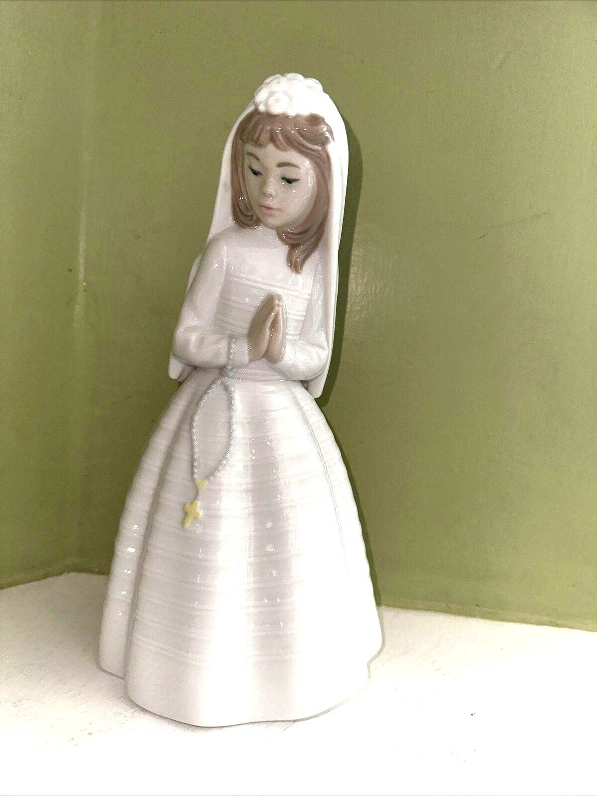 Nao  Lladro Glossy  Porcelain Figurine 0236 Girl Praying First Communion Bride