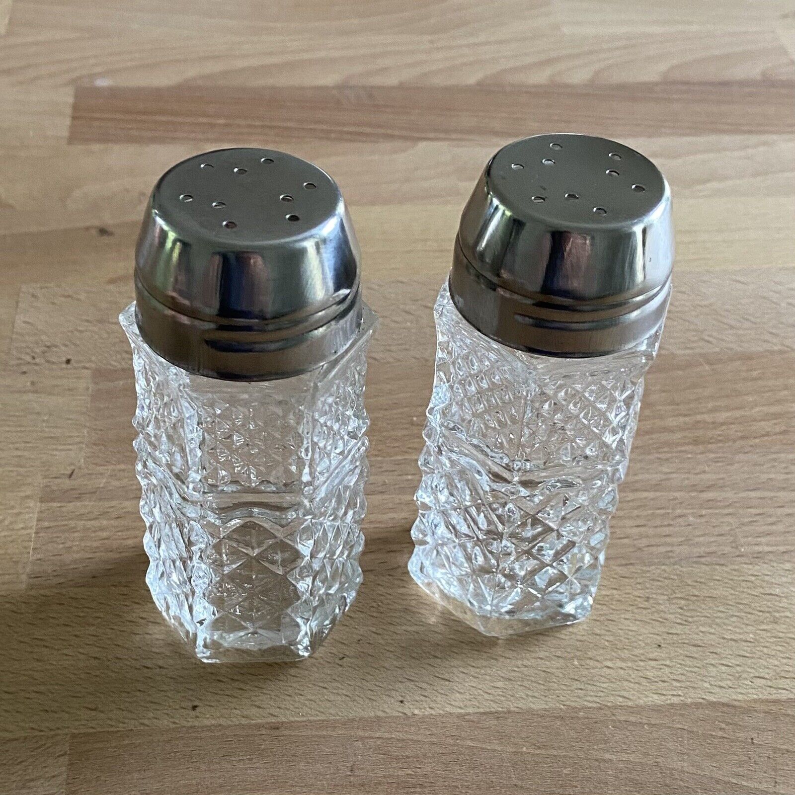 Vintage Wexford Diamond Salt and Pepper Shakers Set Clear Glass Metal Screw Tops