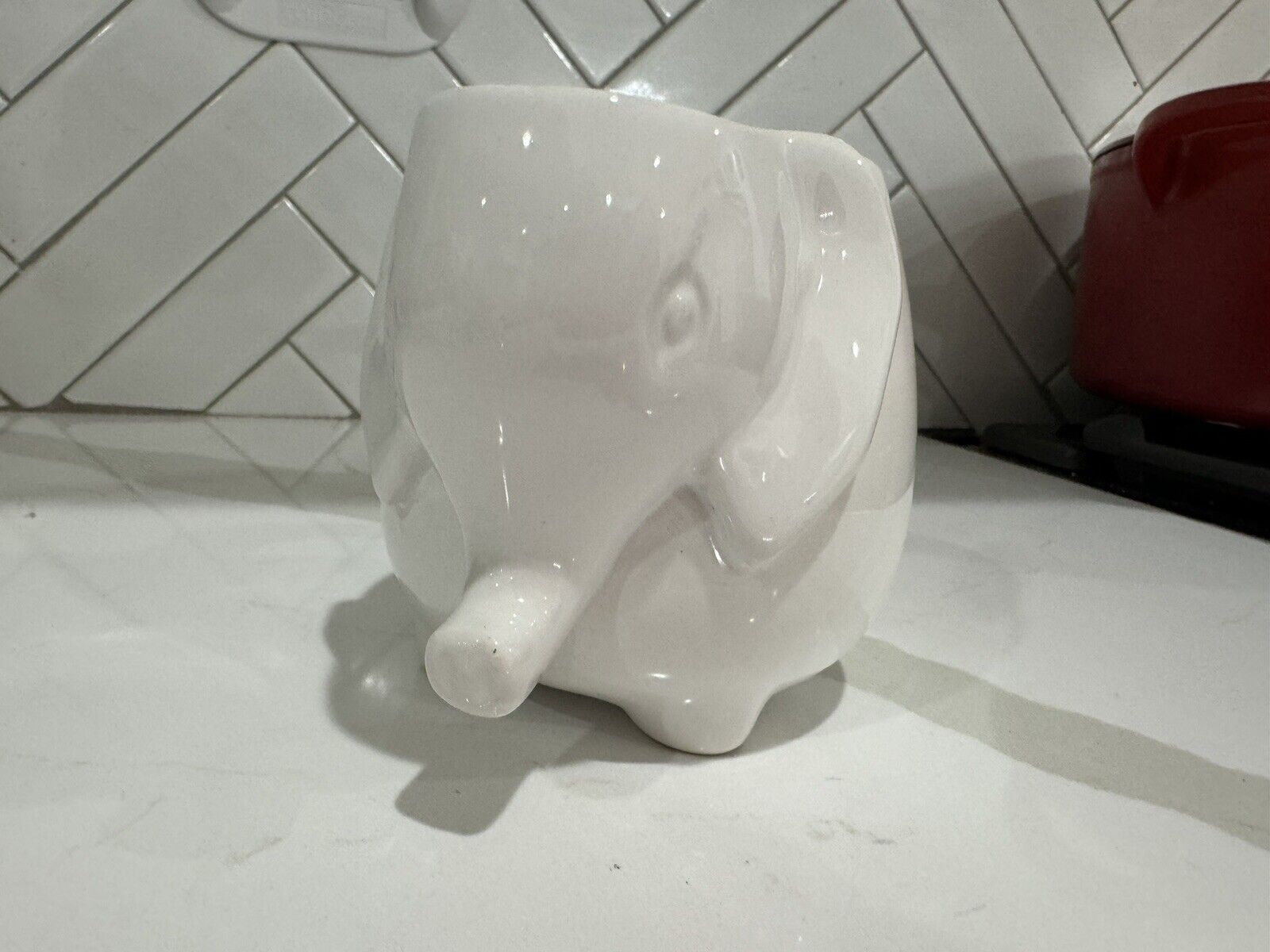 WHITE ELEPHANT CERAMIC TEA AND TEA  Bag HOLDER MUG