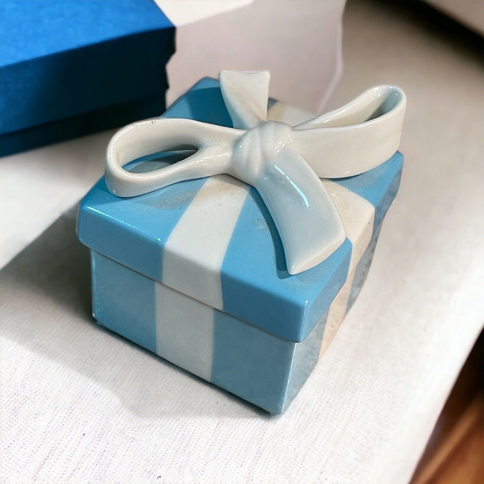 Superb Tiffany & Co Blue and White Porcelain Trinket Box W/lid