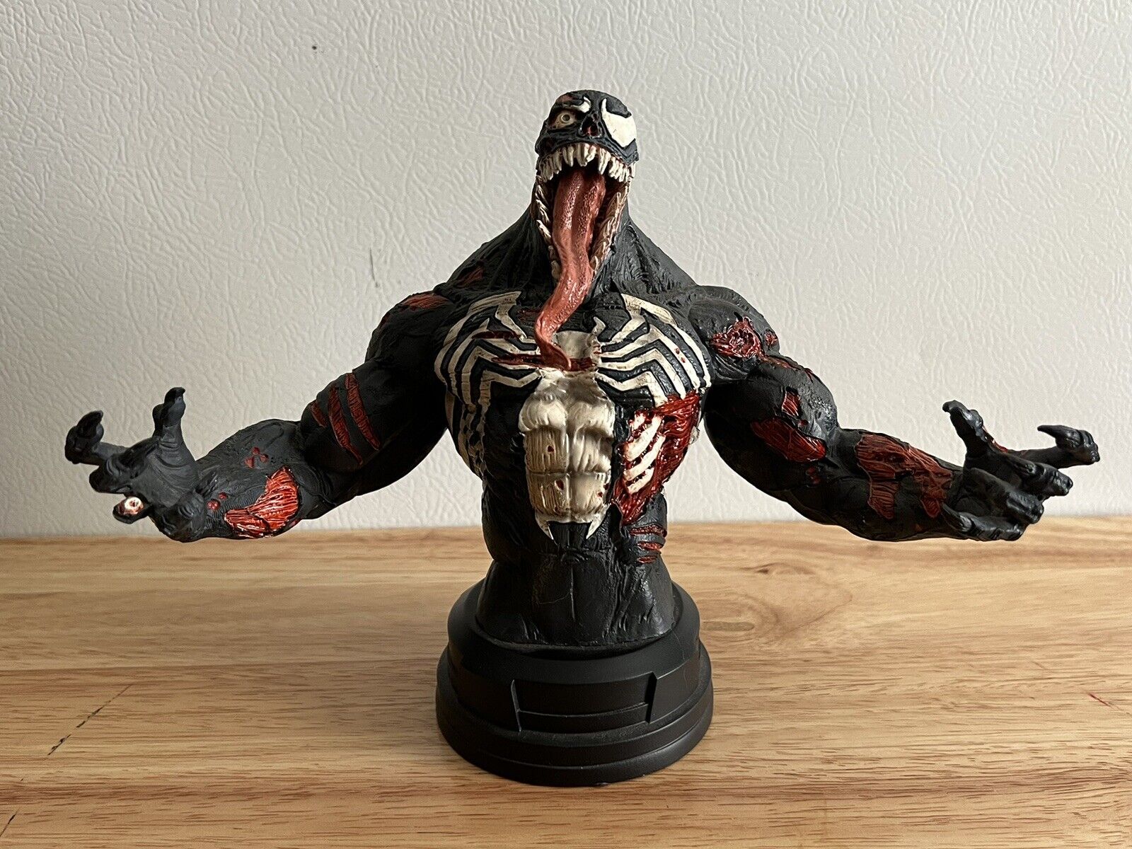 Gentle Giant Marvel villain zombie Venom mini bust statue 513/1120