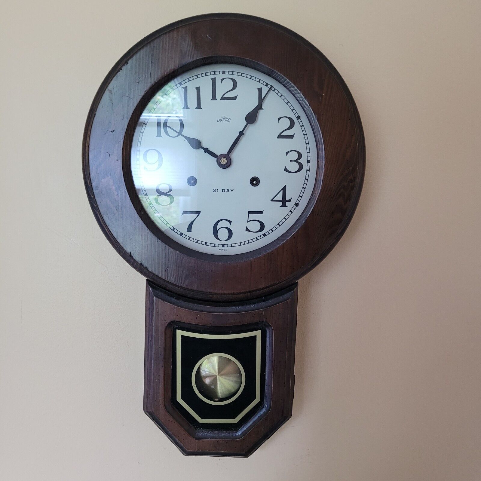 Vintage Daekor 31-Day Wall Clock Key and Chimes Wokring