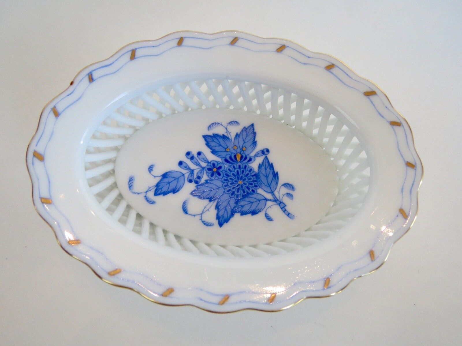 Beautiful Blue & White HEREND Small Oval TRINKET DISH 3.75\