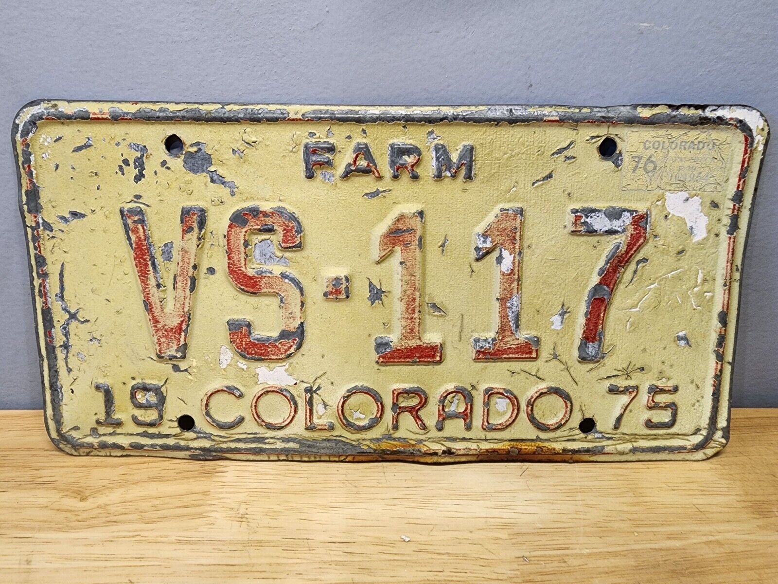 Vintage 1975 COLORADO FARM Tractor Truck License Plate VS-117 Red White \'75 Auto