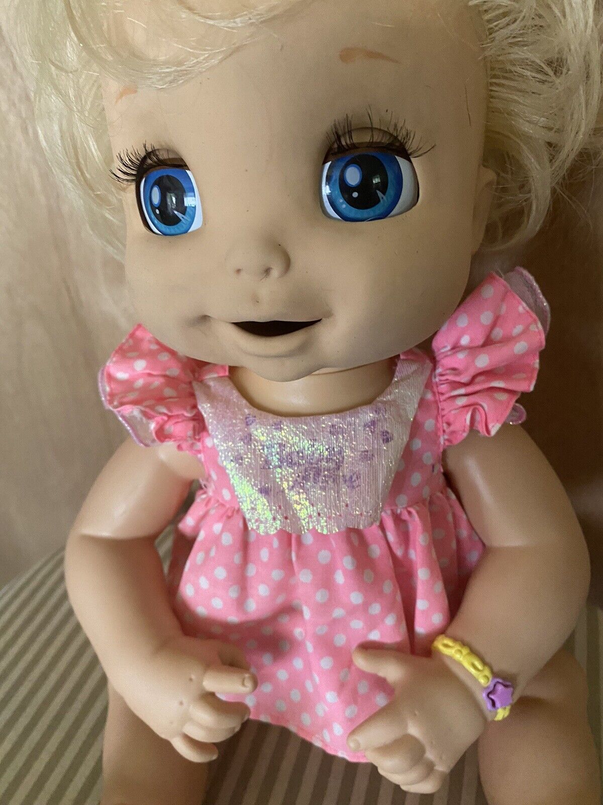 2006    HASBRO INTERACTIVE BABY ALIVE DOLL SOFT FACE   WORKS