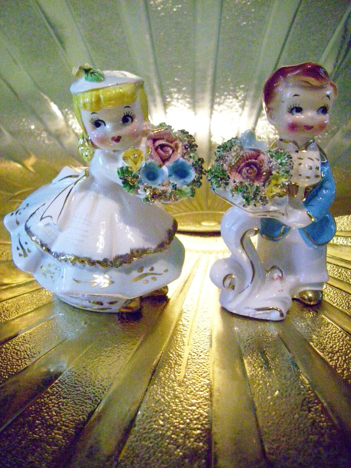 V RARE VTG Blue Girl & Boy w/ Pink Flowers Sweet Heart Couple Figurine GORGEOUS