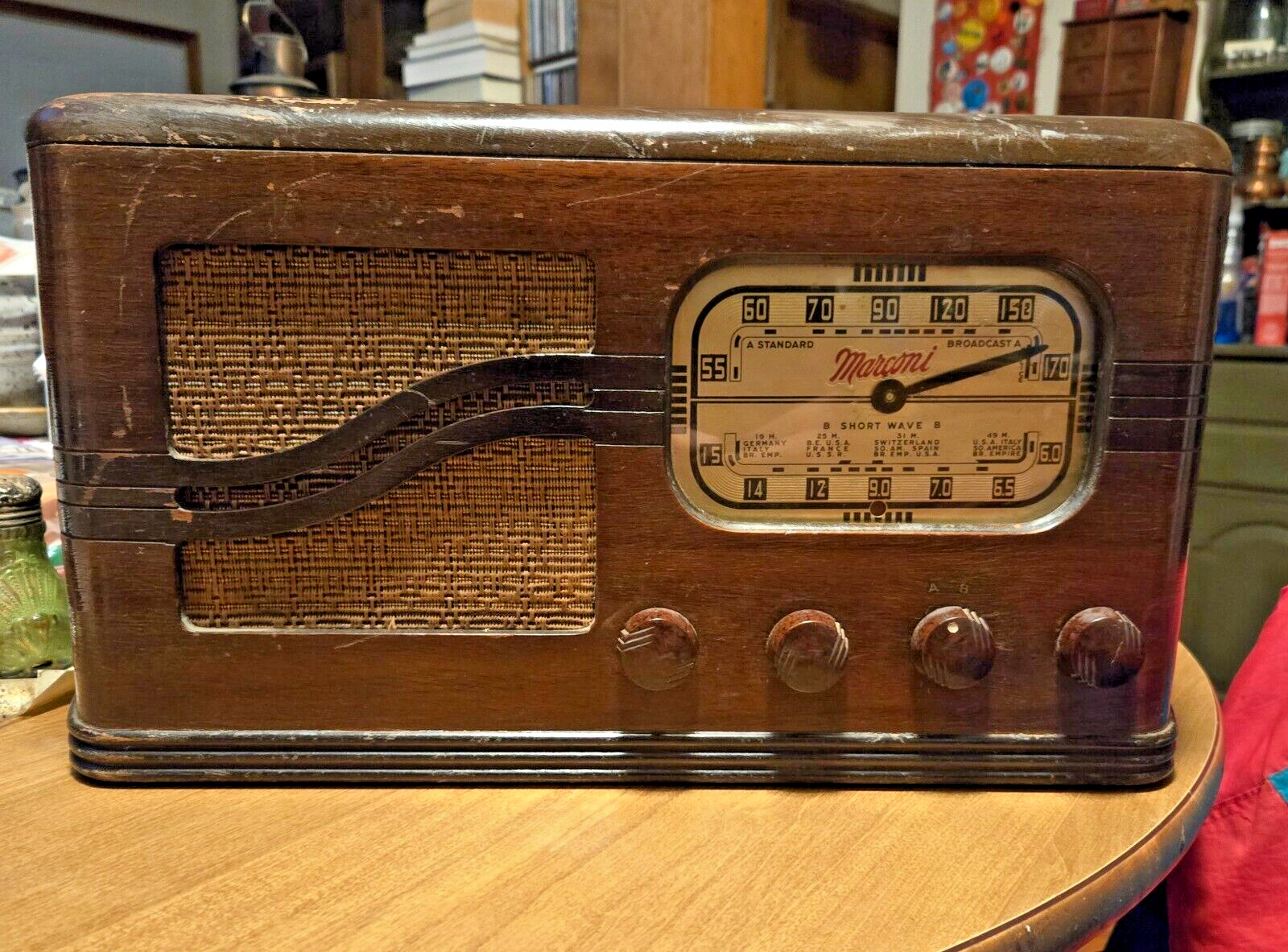 Vintage Rare Model 196 Macroni Shortwave Radio Reciever. Serial number 2204.