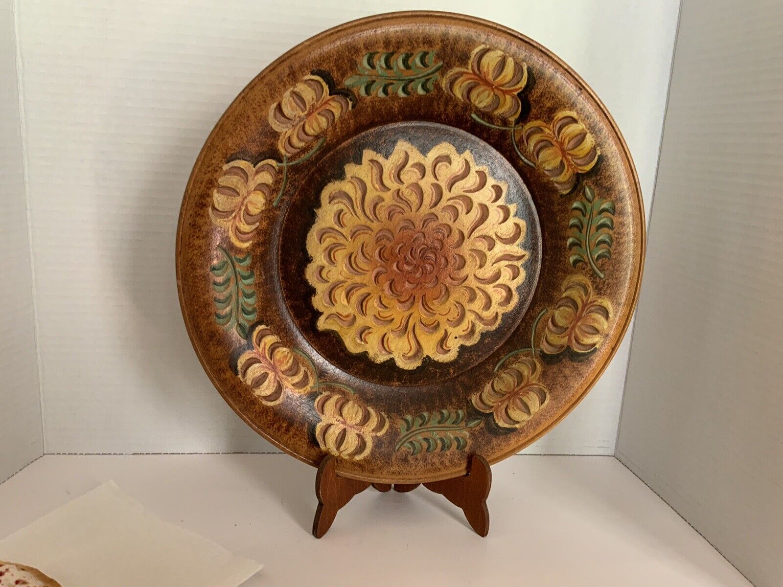 Vintage Wooden Hand Carved  Plate Beautiful   12” Round SUN FLOWER With Stand