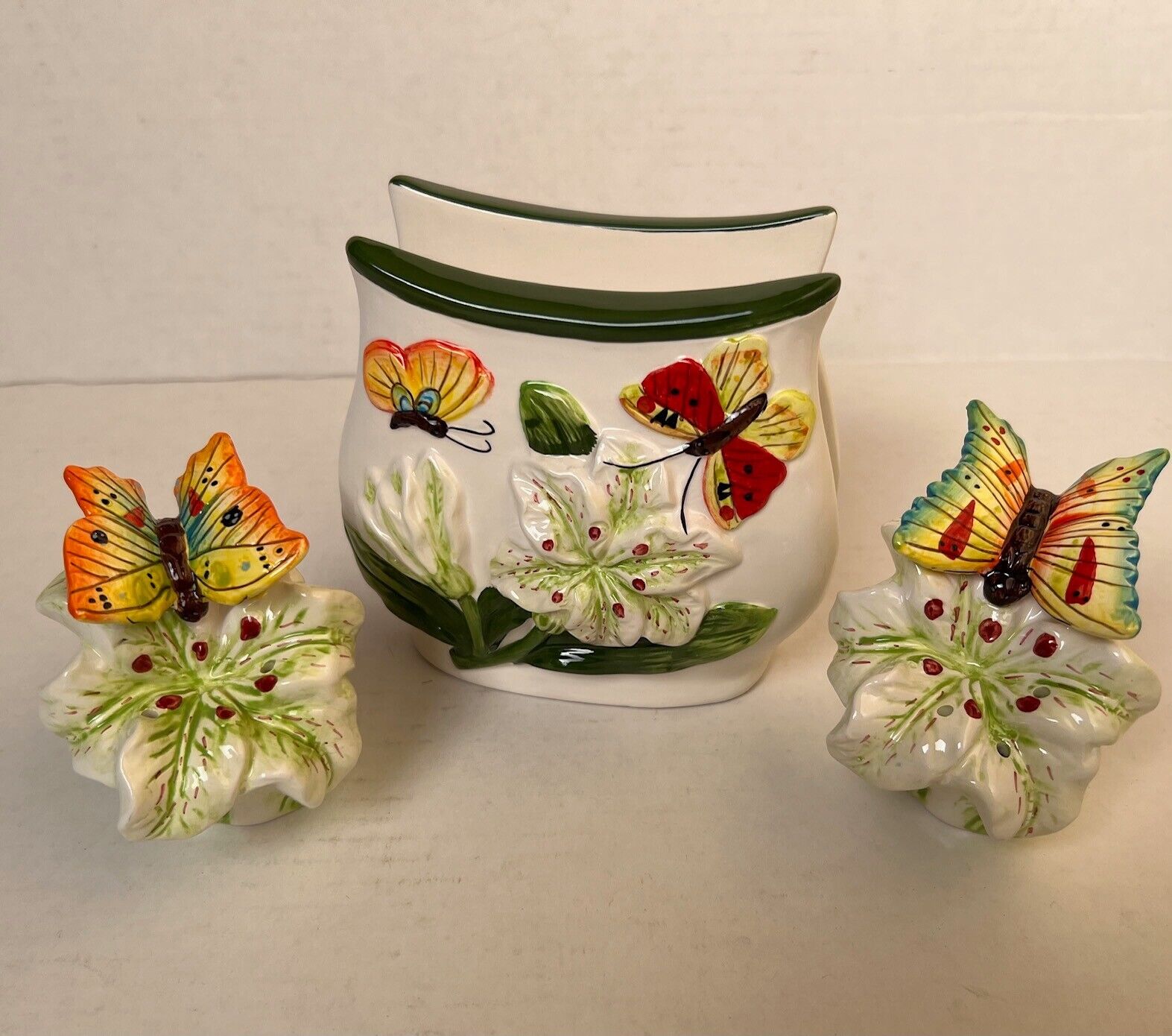 3 Pcs ceramic Butterfly Table Set - Salt & Pepper shakers & napkin holder new.