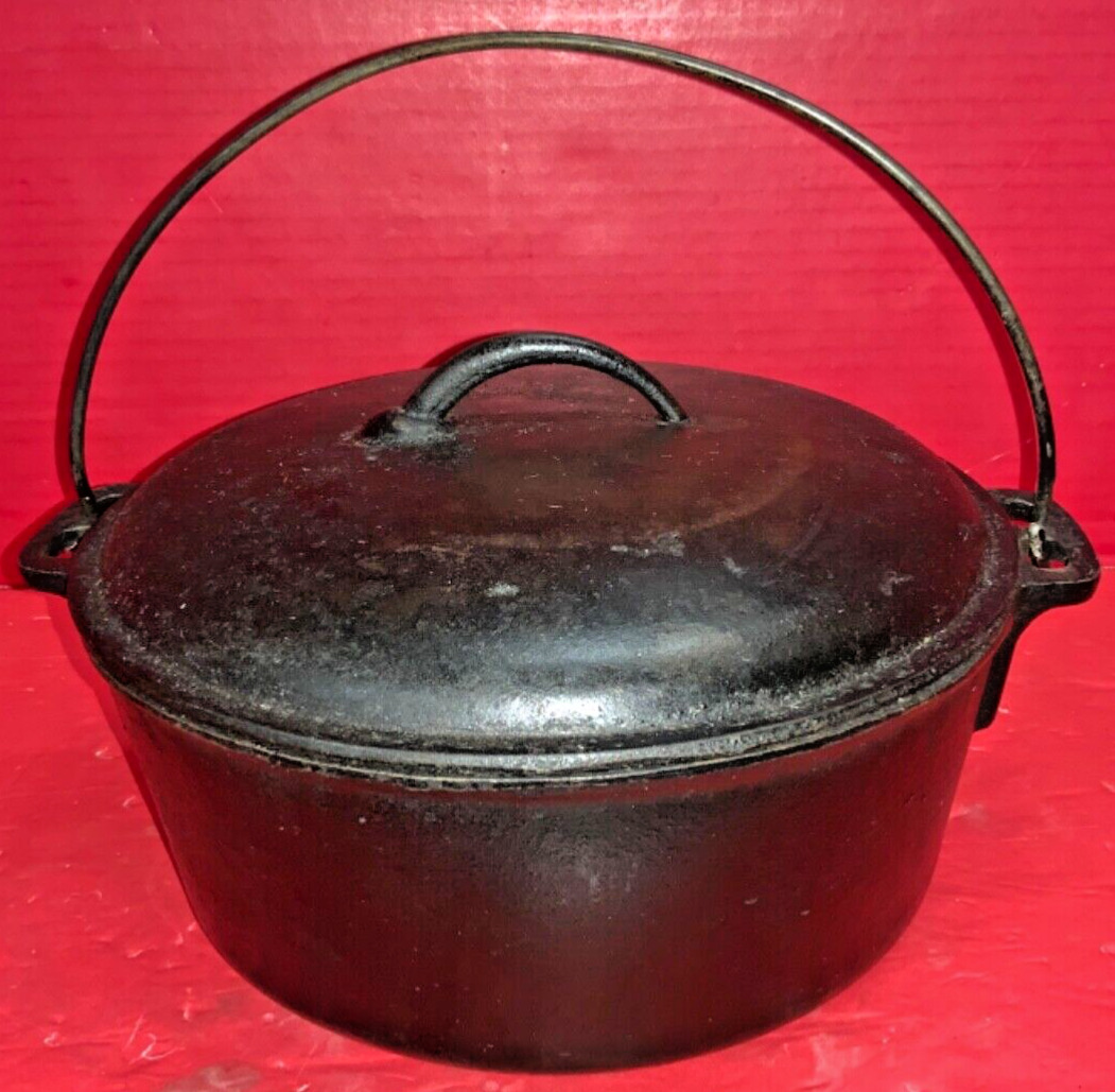 Vintage Unmarked Cast Iron Pot w/ Lid & Handle