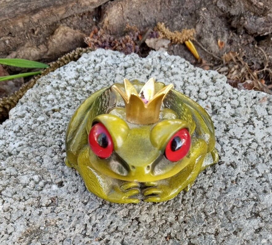 Windstone Editions Frog Prince 94' Pena Gold Tone Crown W/Pink Gem In The Center