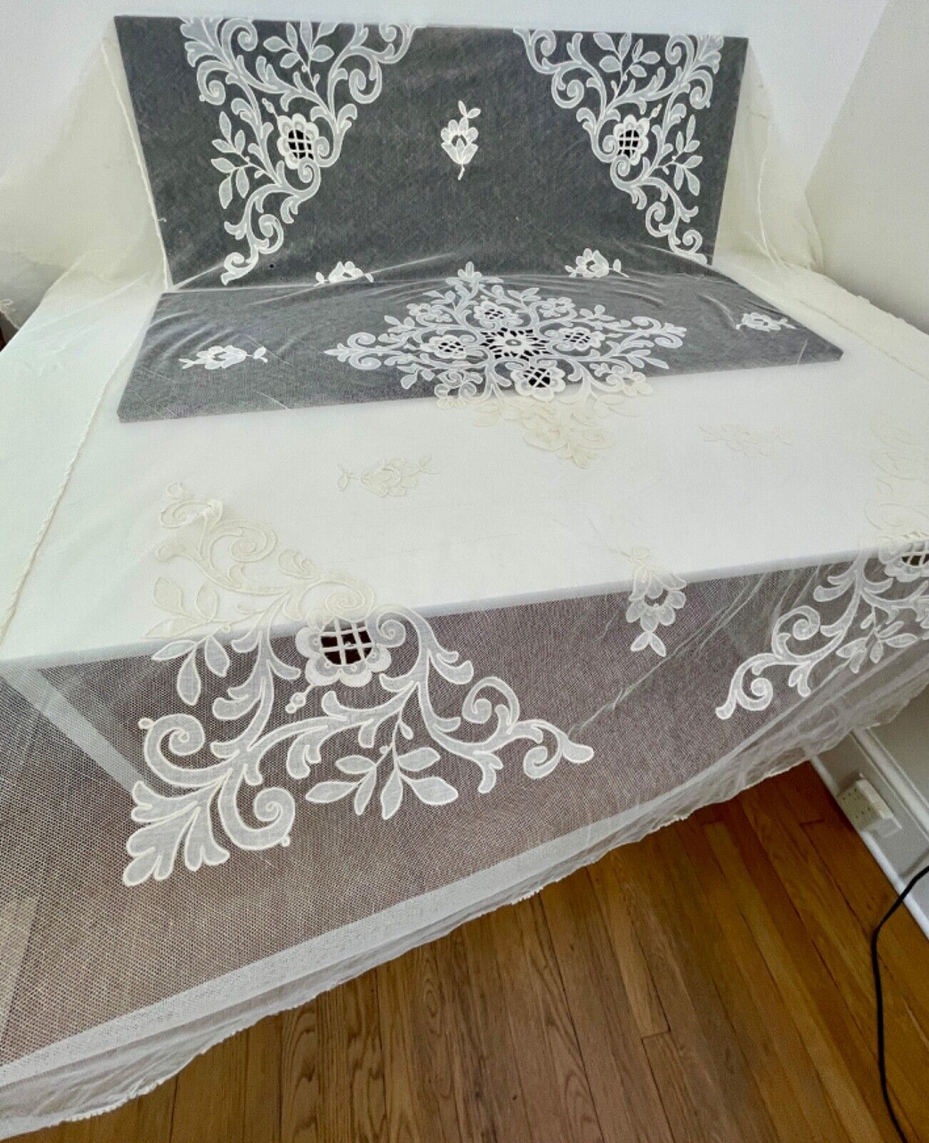 Vintage Antique Sheer Net Lace & Applique Twin Bedspread Bed Cover  YY895