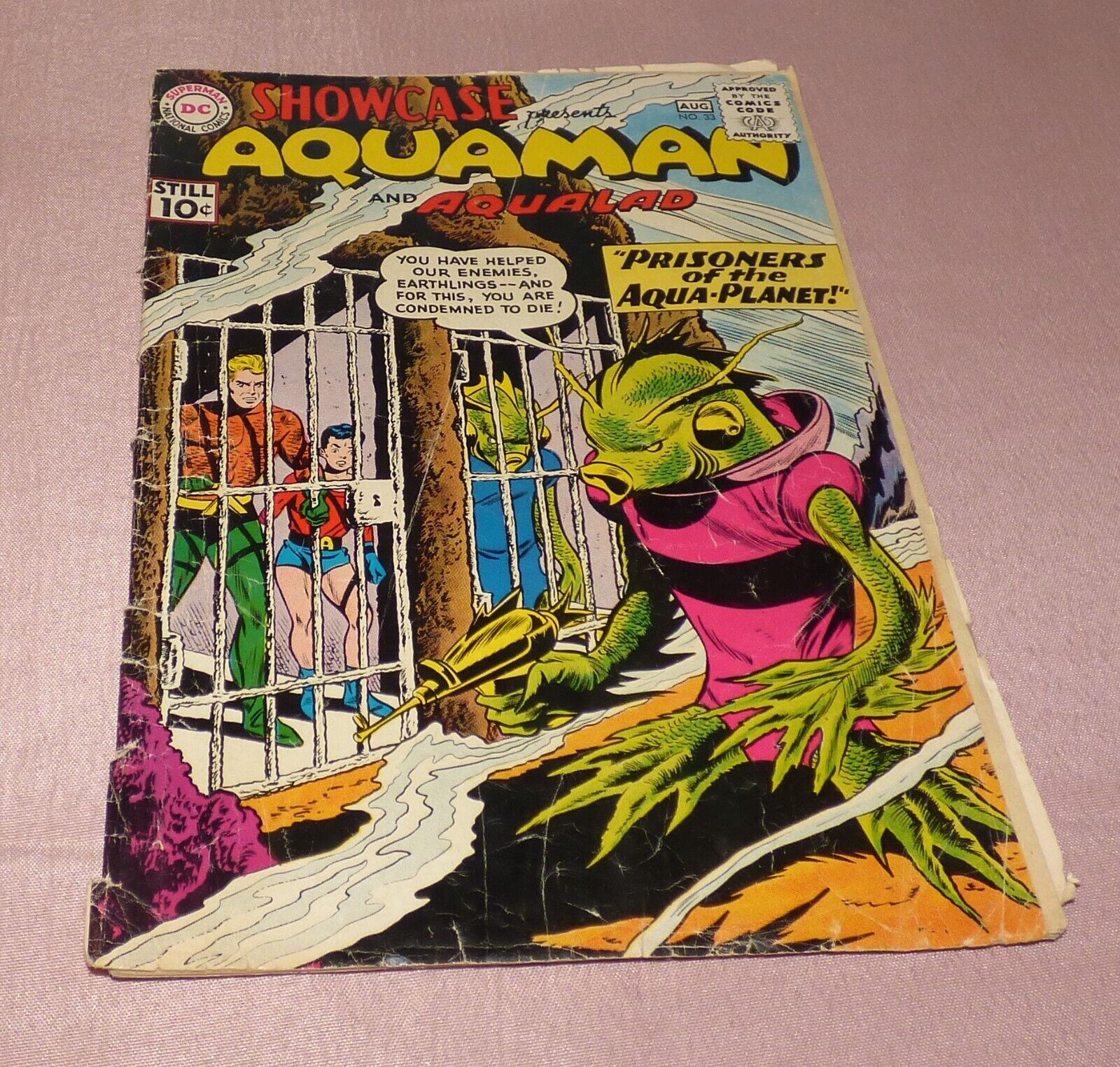 1961 SHOWCASE #33 Final issue of Aquaman solo stories SILVER AGE DC COMICS