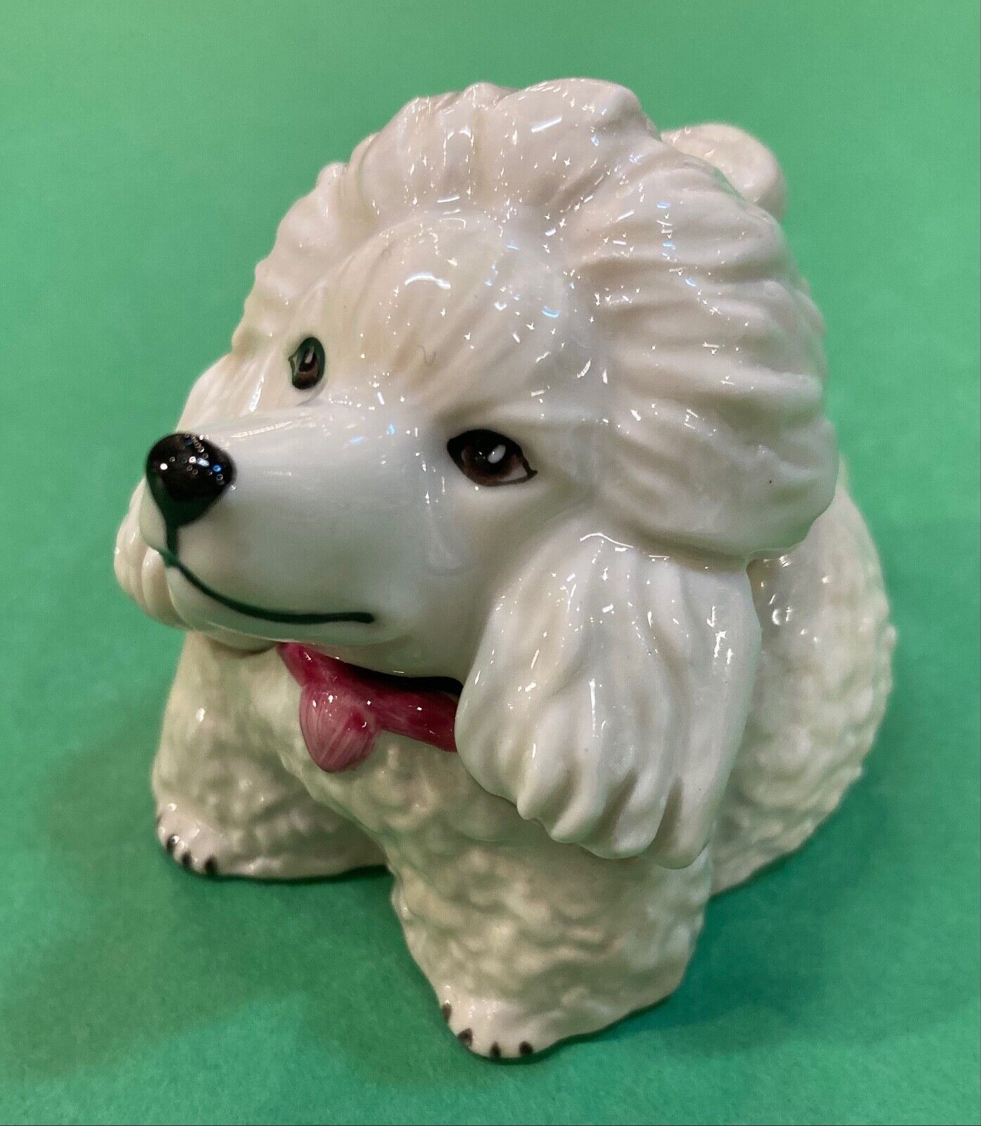 Kevin Francis Face Pots-The Snow White Poodle w/Heart Charm Collar