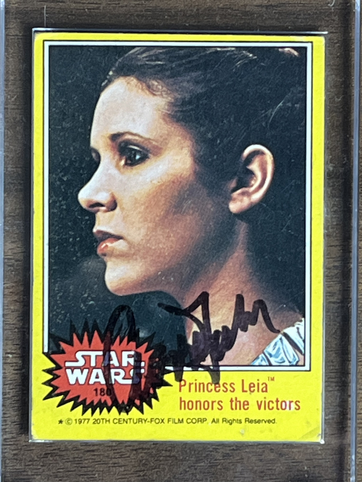 1977 Star Wars Topps Yellow Series #180 Carrie Fisher Princess Leia Autographed