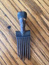 A WELL CARVED ANTIQUE AFRICAN HAIR COMB, WOMAN WITH HEADPIECE picture