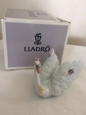 Lladro WHITE SWAN w/FLOWERS.      D125 picture
