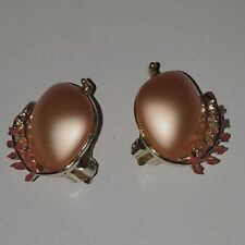Women's Peachy Pink Chunky Clip On Earrings Costume Jewelry Unmarked Vintage picture