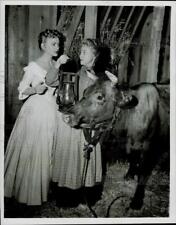 1957 Press Photo Anne Jeffreys, Lurene Tuttle, Cow on 