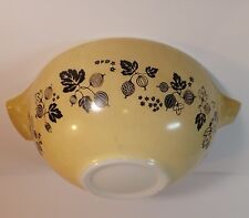 VINTAGE Pyrex Gooseberry Cinderella Mixing Bowl #444 Four qt Yellow w/ Black picture