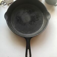 VINTAGE GRISWOLD SMALL LOGO CAST IRON SKILLET No. 8 ERIE PA. 704 E Uncleaned  picture